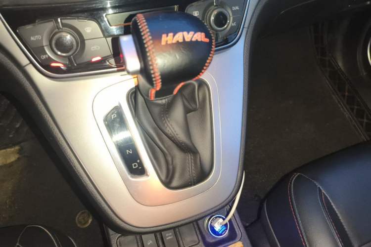 Used Haval M6 2018 Revised Version 1.5T DCT Two-Wheel Drive Elite Edition Gear Lever