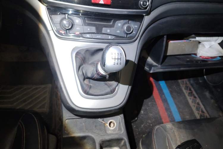 Used Haval M6 2018 1.5T Manual Two-Wheel Drive Elite Model Gear Lever