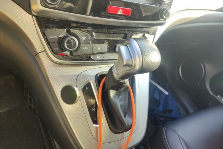 Used Haval M6 2018 1.5T DCT Two-Wheel Drive Elite Model Gear Lever
