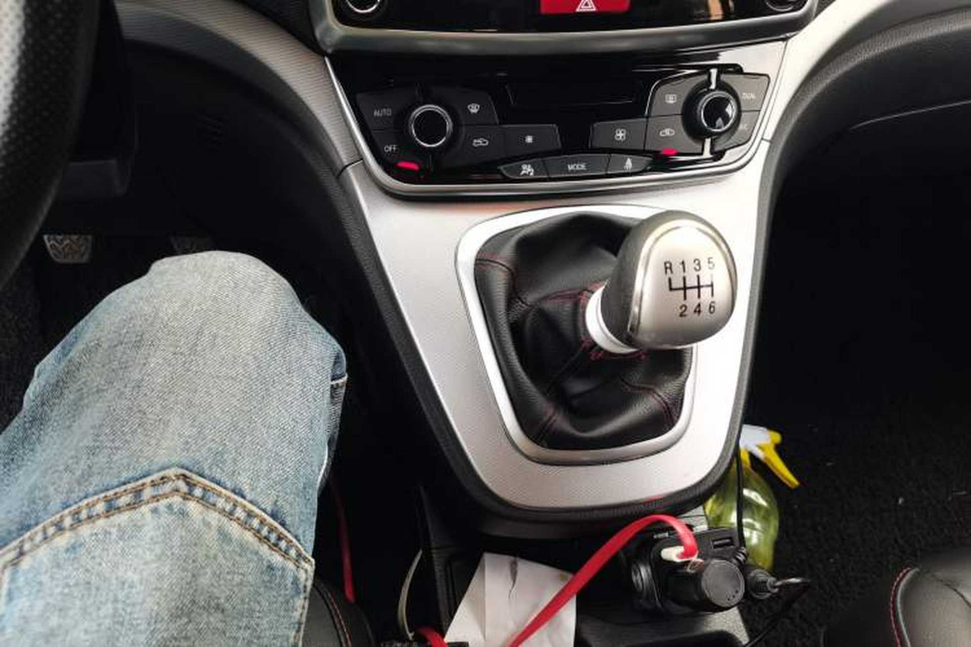 Used Haval M6 2018 1.5T Manual Two-Wheel Drive Elite Model Gear Lever