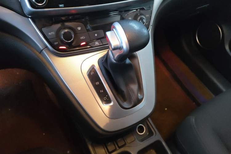 Used Haval M6 2018 Revised Version 1.5T DCT Two-Wheel Drive Urban Style Gear Lever