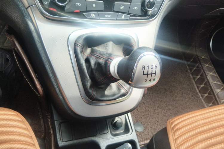 Used Haval M6 2018 1.5T Manual Two-Wheel Drive Elite Model Gear Lever