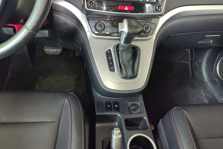 Used Haval M6 2018 Revised Version 1.5T DCT Two-Wheel Drive Elite Edition Gear Lever