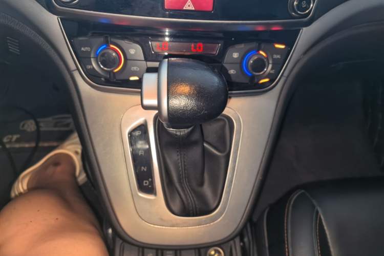 Used Haval M6 2018 Revised Version 1.5T DCT Two-Wheel Drive Elite Edition Gear Lever