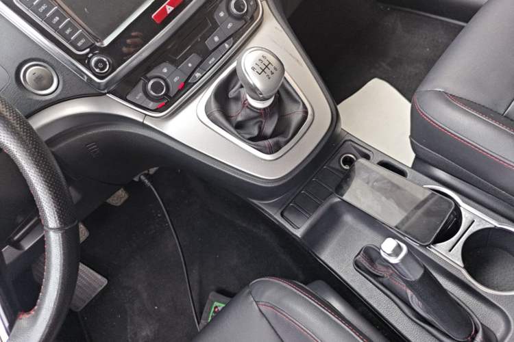Used Haval M6 2018 1.5T Manual Two-Wheel Drive Elite Model Gear Lever