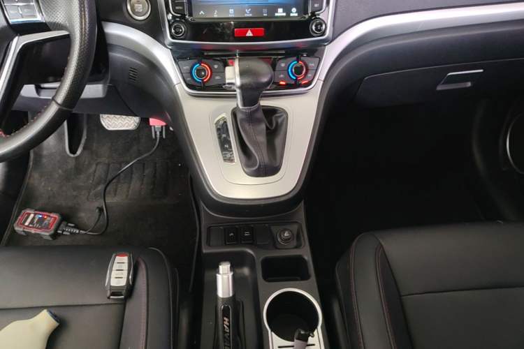 Used Haval M6 2018 1.5T DCT Two-Wheel Drive Elite Model Gear Lever