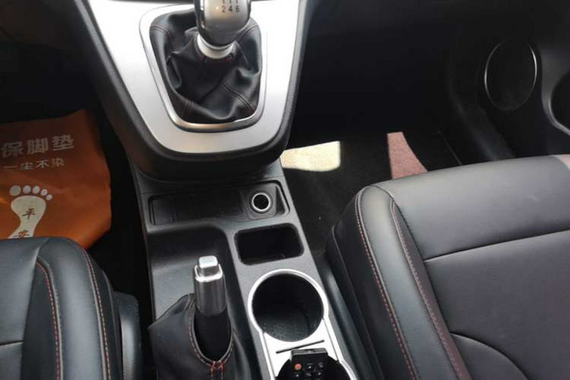 Used Haval M6 2018 1.5T Manual Two-Wheel Drive Elite Model Gear Lever