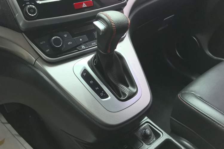 Used Haval M6 2018 Revised Version 1.5T DCT Two-Wheel Drive Elite Edition Gear Lever