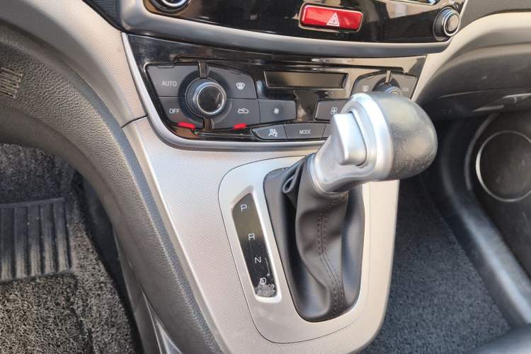 Used Haval M6 2018 Revised Version 1.5T DCT Two-Wheel Drive Elite Edition Gear Lever