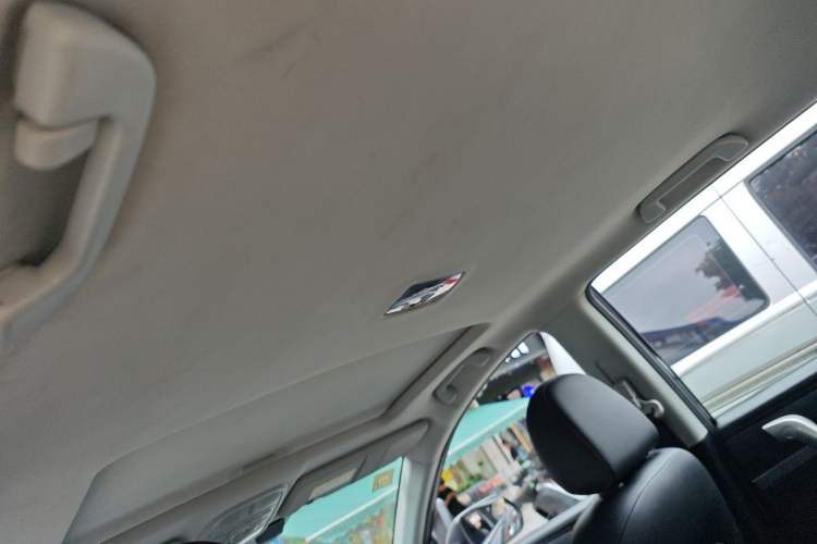 Used Haval M6 2018 Revised Version 1.5T DCT Two-Wheel Drive Elite Edition Headliner
