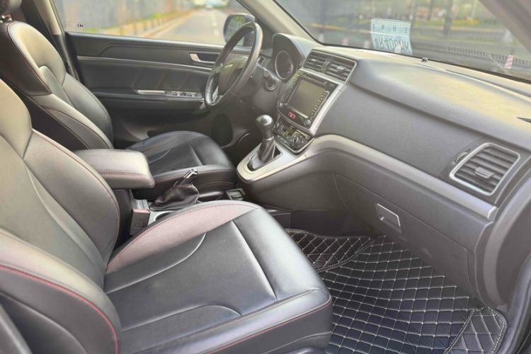 Used Haval M6 2018 Revised Version 1.5T DCT Two-Wheel Drive Elite Edition Interior 10