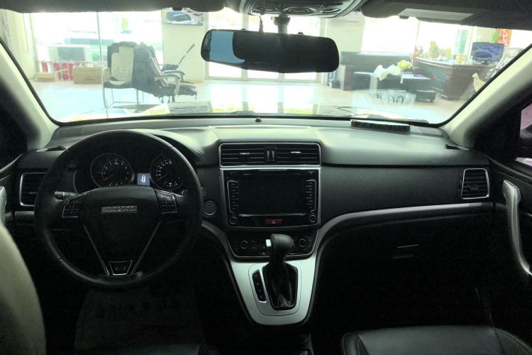 Used Haval M6 2018 Revised Version 1.5T DCT Two-Wheel Drive Elite Edition Interior 3