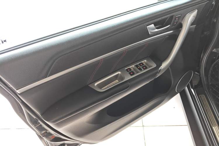 Used Haval M6 2018 Revised Version 1.5T DCT Two-Wheel Drive Elite Edition Interior 5