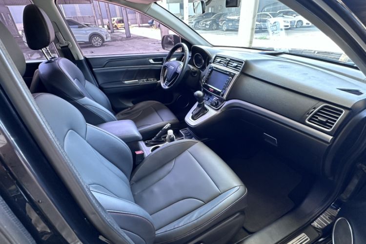 Used Haval M6 2018 Revised Version 1.5T DCT Two-Wheel Drive Elite Edition Interior 8