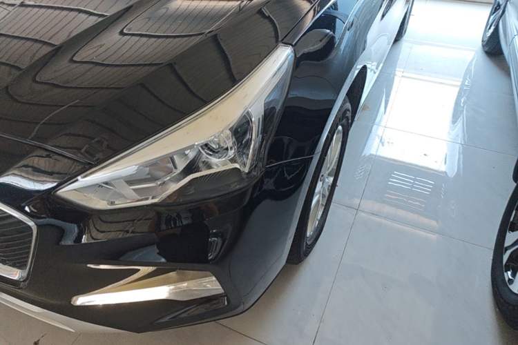 Used Haval M6 2018 Revised Version 1.5T DCT Two-Wheel Drive Urban Style Left Front Headlight
