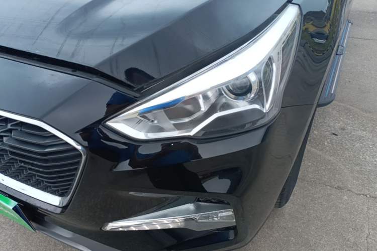Used Haval M6 2018 Revised Version 1.5T DCT Two-Wheel Drive Elite Edition Left Front Headlight