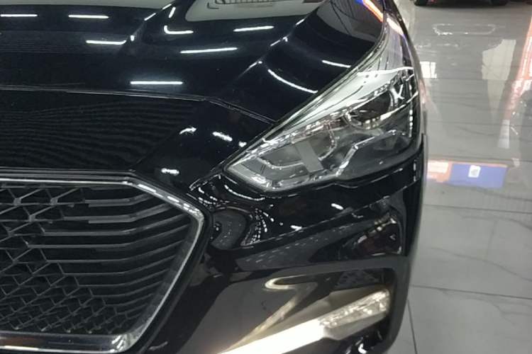 Used Haval M6 2018 1.5T DCT Two-Wheel Drive Elite Model Left Front Headlight