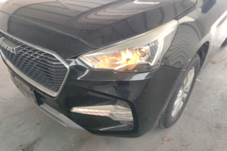 Used Haval M6 2018 Revised Version 1.5T DCT Two-Wheel Drive Elite Edition Left Front Headlight