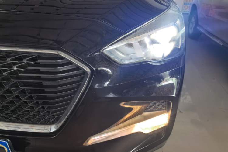 Used Haval M6 2018 Revised Version 1.5T DCT Two-Wheel Drive Elite Edition Left Front Headlight