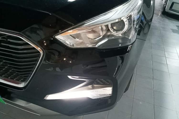 Used Haval M6 2018 1.5T DCT Two-Wheel Drive Elite Model Left Front Headlight