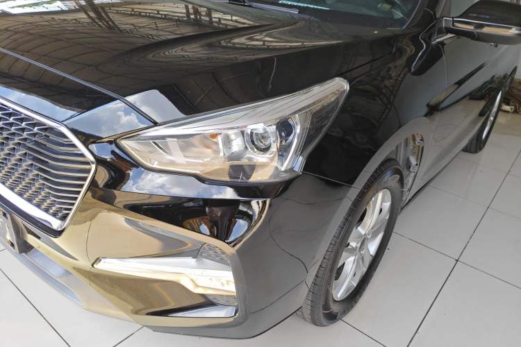 Used Haval M6 2018 Revised Version 1.5T DCT Two-Wheel Drive Elite Edition Left Front Headlight