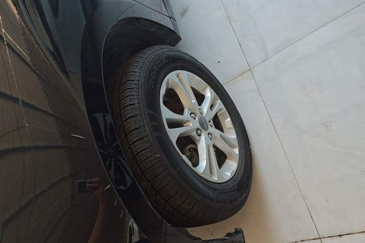 Used Haval M6 2018 Revised Version 1.5T DCT Two-Wheel Drive Urban Style Left Front Wheel Hub
