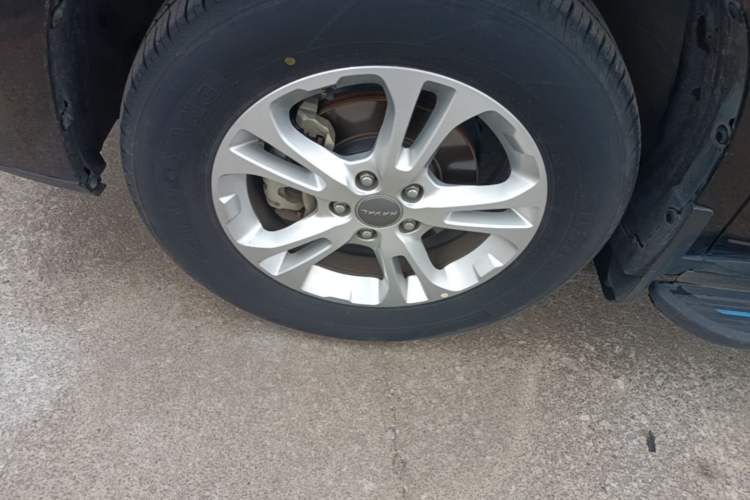 Used Haval M6 2018 Revised Version 1.5T DCT Two-Wheel Drive Elite Edition Left Front Wheel Hub