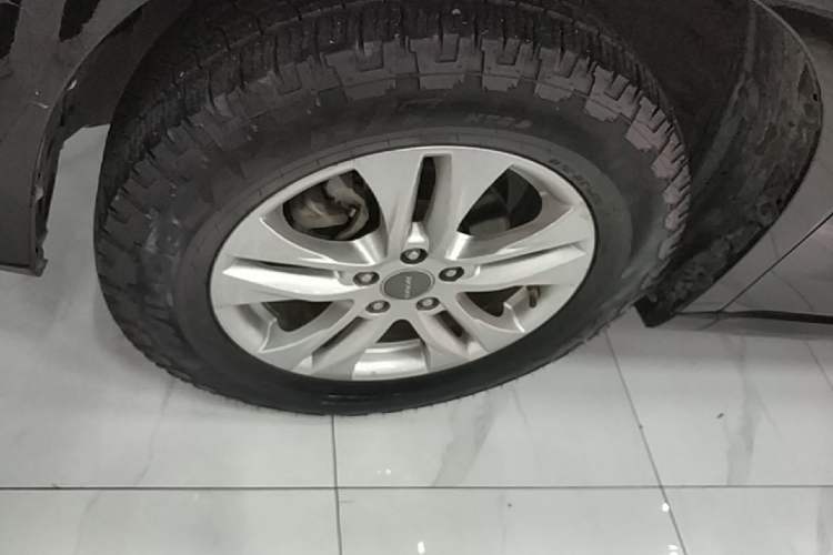 Used Haval M6 2018 1.5T DCT Two-Wheel Drive Elite Model Left Front Wheel Hub