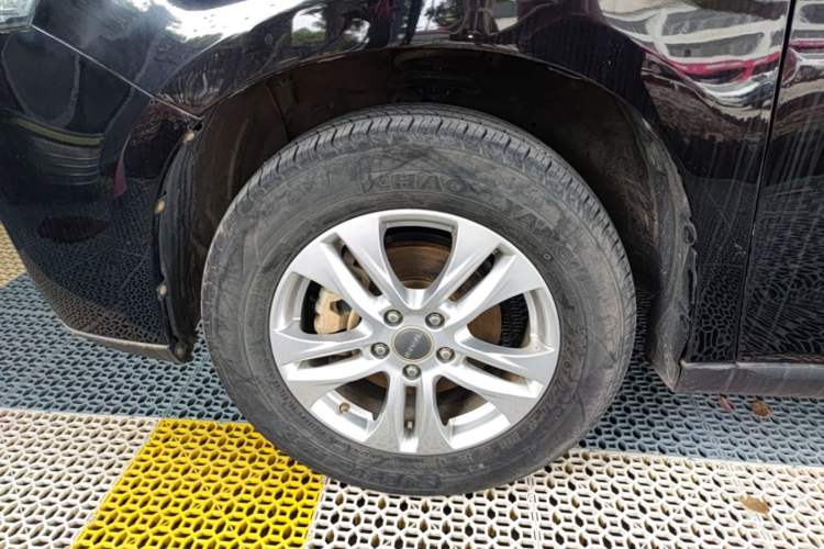 Used Haval M6 2018 Revised Version 1.5T DCT Two-Wheel Drive Elite Edition Left Front Wheel Hub