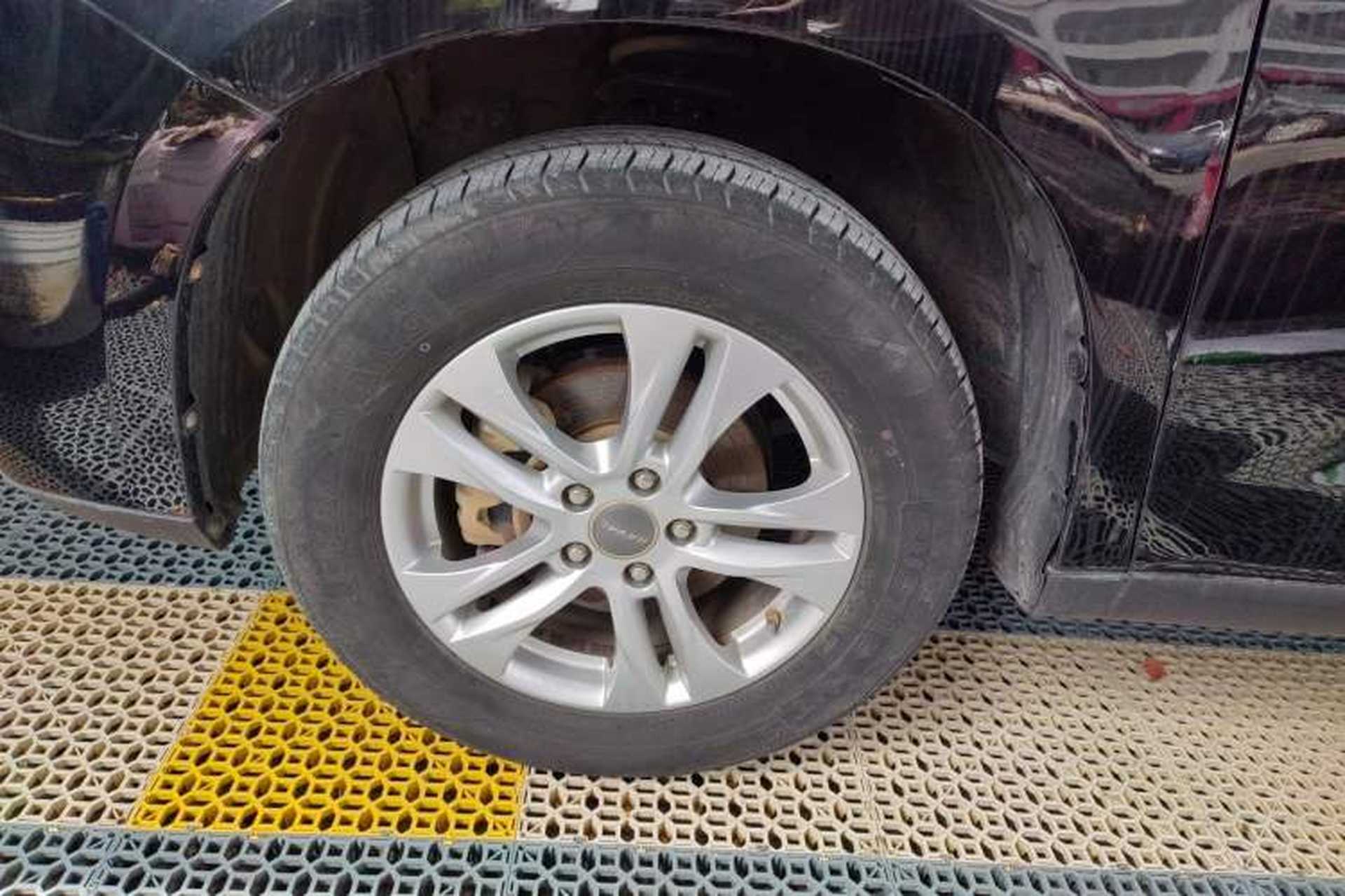 Used Haval M6 2018 Revised Version 1.5T DCT Two-Wheel Drive Elite Edition Left Front Wheel Hub
