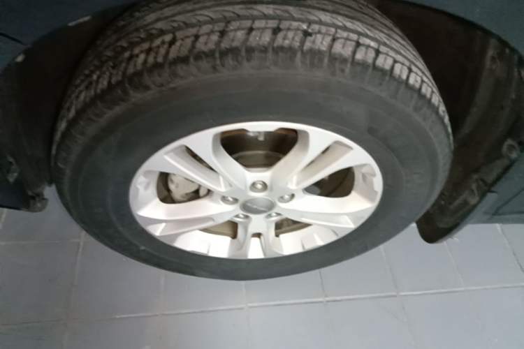 Used Haval M6 2018 1.5T DCT Two-Wheel Drive Elite Model Left Front Wheel Hub