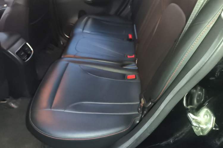 Used Haval M6 2018 Revised Version 1.5T DCT Two-Wheel Drive Elite Edition Left Rear Seat