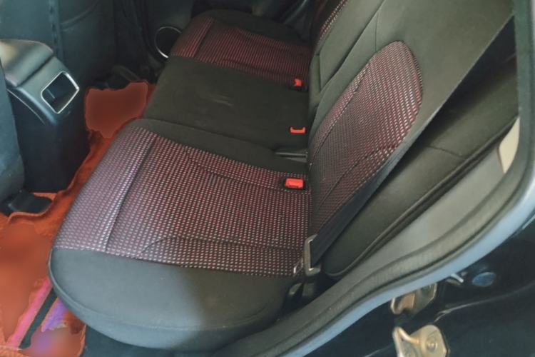 Used Haval M6 2018 Revised Version 1.5T DCT Two-Wheel Drive Urban Style Left Rear Seat