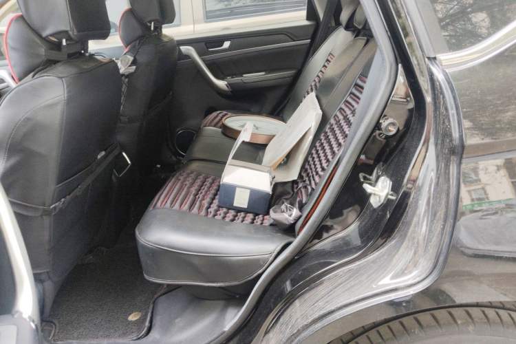Used Haval M6 2018 Revised Version 1.5T DCT Two-Wheel Drive Urban Style Left Rear Seat