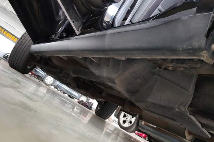 Used Haval M6 2018 1.5T DCT Two-Wheel Drive Elite Model Left Side Sill