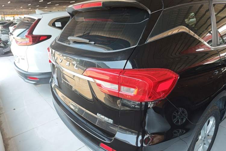 Used Haval M6 2018 Revised Version 1.5T DCT Two-Wheel Drive Urban Style Rear