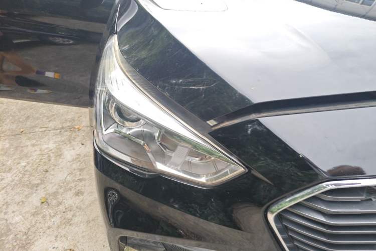 Used Haval M6 2018 Revised Version 1.5T DCT Two-Wheel Drive Elite Edition Right Front Headlight