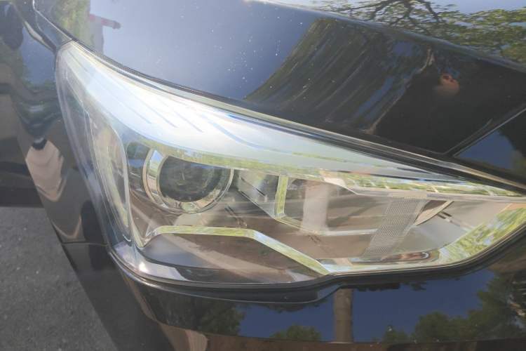 Used Haval M6 2018 1.5T Manual Two-Wheel Drive Urban Model Right Front Headlight