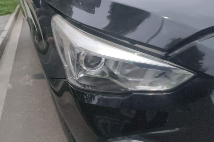 Used Haval M6 2018 1.5T Manual Two-Wheel Drive Urban Model Right Front Headlight
