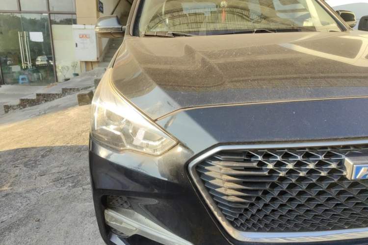 Used Haval M6 2018 1.5T DCT Two-Wheel Drive Elite Model Right Front Headlight