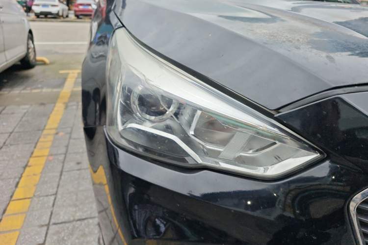 Used Haval M6 2018 Revised Version 1.5T DCT Two-Wheel Drive Elite Edition Right Front Headlight