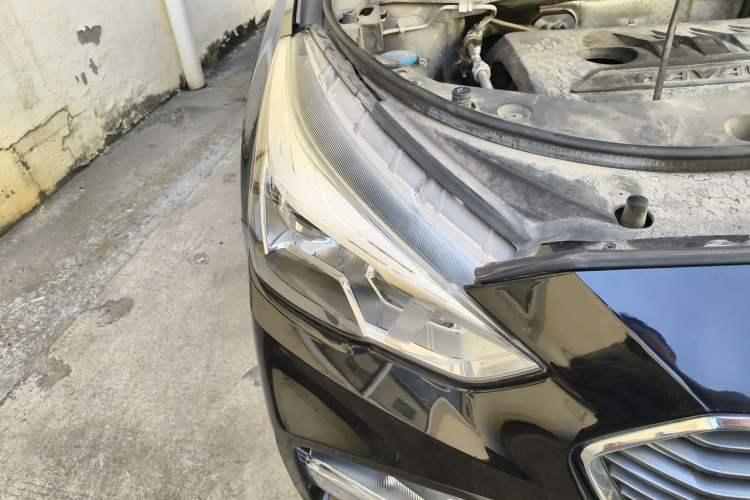 Used Haval M6 2018 Revised Version 1.5T DCT Two-Wheel Drive Elite Edition Right Front Headlight