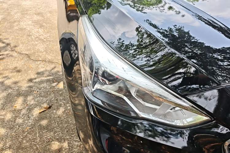 Used Haval M6 2018 Revised Version 1.5T DCT Two-Wheel Drive Elite Edition Right Front Headlight