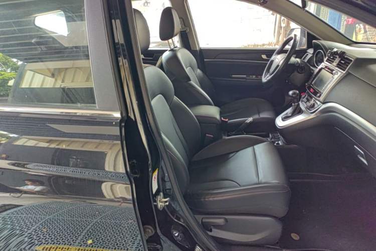 Used Haval M6 2018 Revised Version 1.5T DCT Two-Wheel Drive Elite Edition Right Front Seat