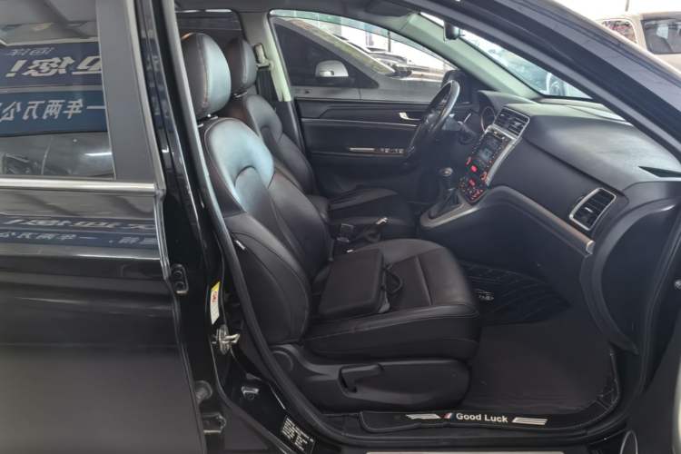 Used Haval M6 2018 Revised Version 1.5T DCT Two-Wheel Drive Elite Edition Right Front Seat