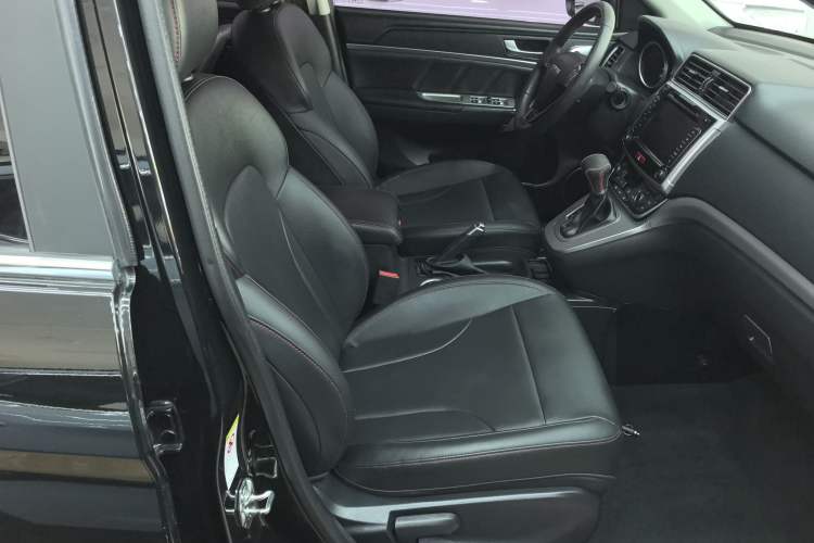 Used Haval M6 2018 Revised Version 1.5T DCT Two-Wheel Drive Elite Edition Right Front Seat