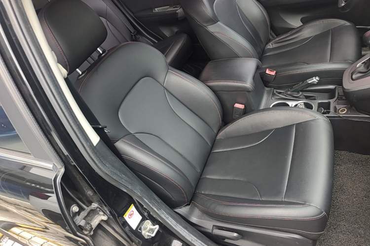 Used Haval M6 2018 Revised Version 1.5T DCT Two-Wheel Drive Elite Edition Right Front Seat
