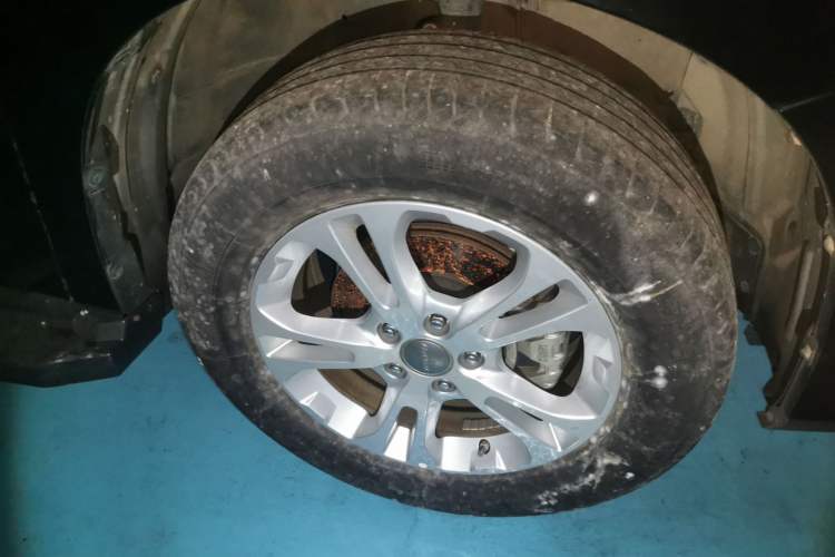 Used Haval M6 2018 1.5T Manual Two-Wheel Drive Elite Model Right Front Wheel Hub