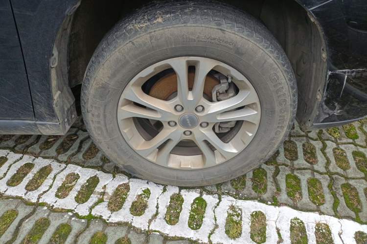 Used Haval M6 2018 Revised Version 1.5T DCT Two-Wheel Drive Elite Edition Right Front Wheel Hub