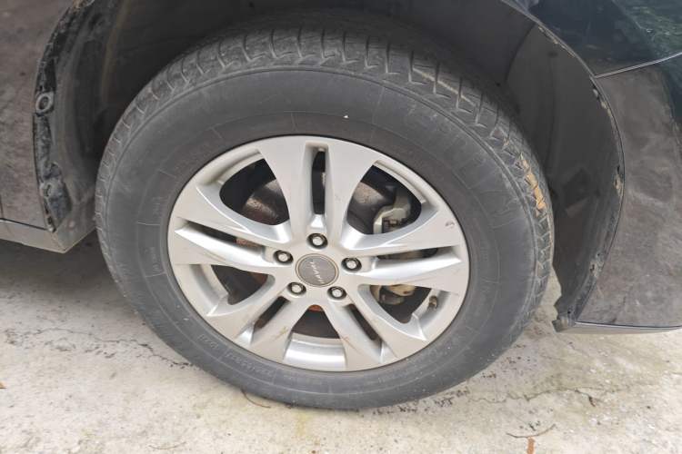 Used Haval M6 2018 Revised Version 1.5T DCT Two-Wheel Drive Elite Edition Right Front Wheel Hub
